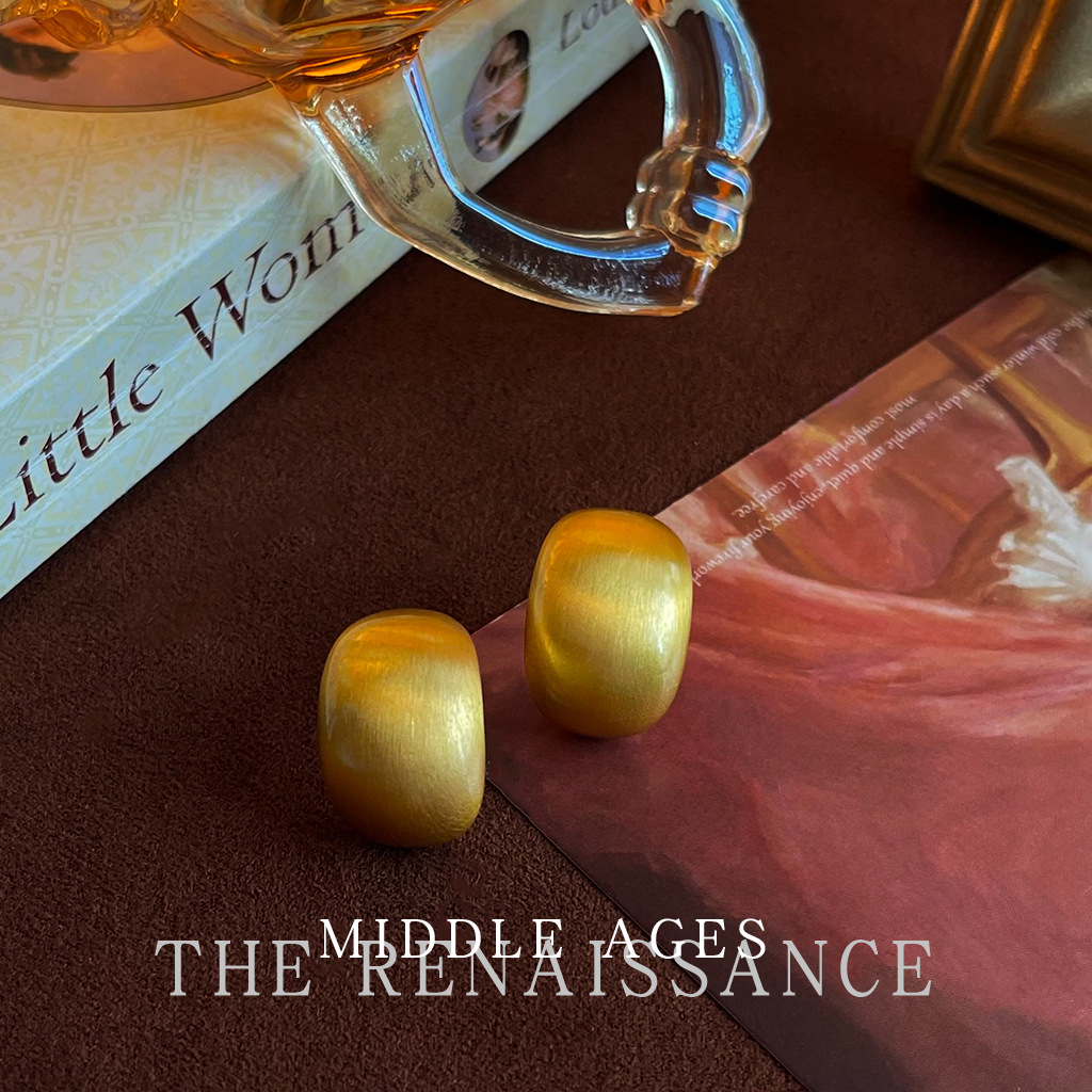 Retro brushed big C gold light middle-aged French retro matte brushed geometric earrings