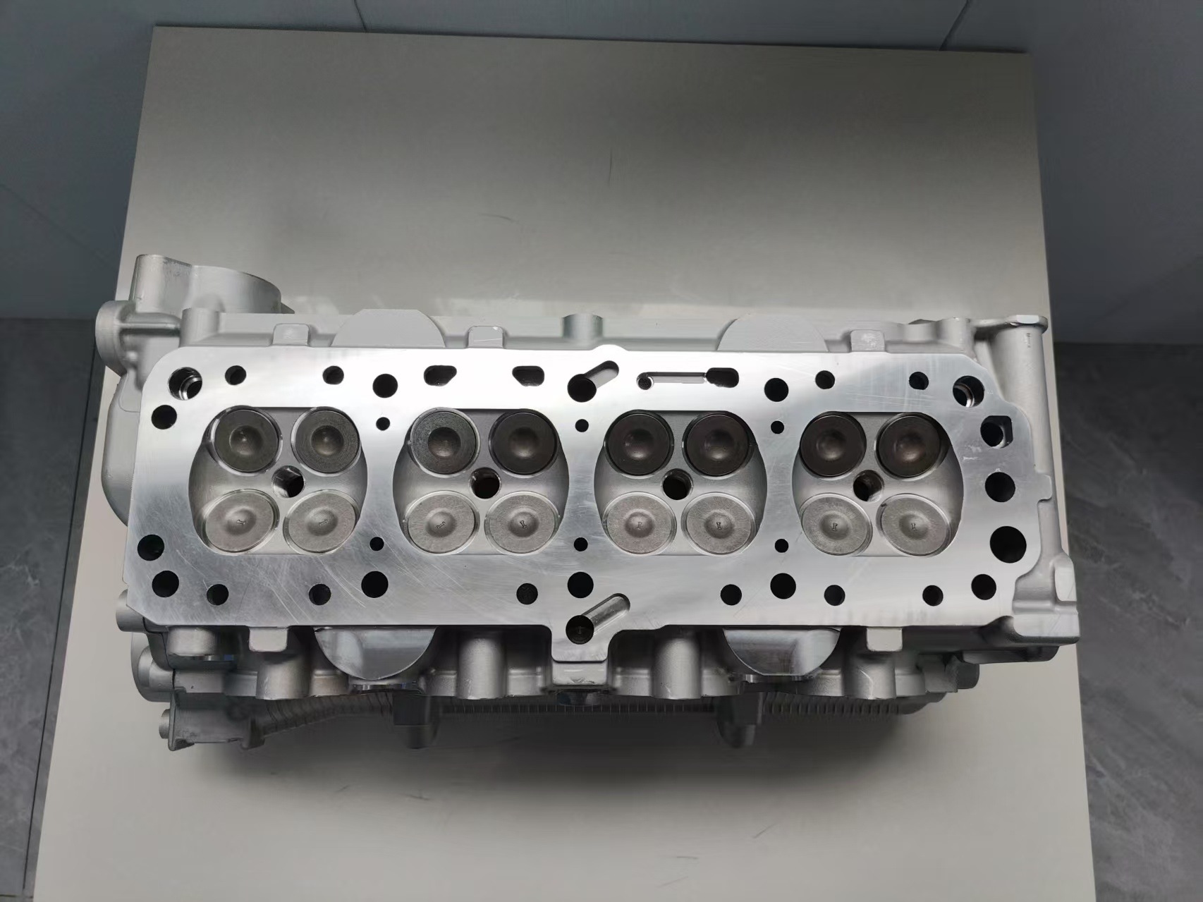 Engine cylinder head F16D3 is suitable for Chevrolet Aveo and other engine cylinder heads