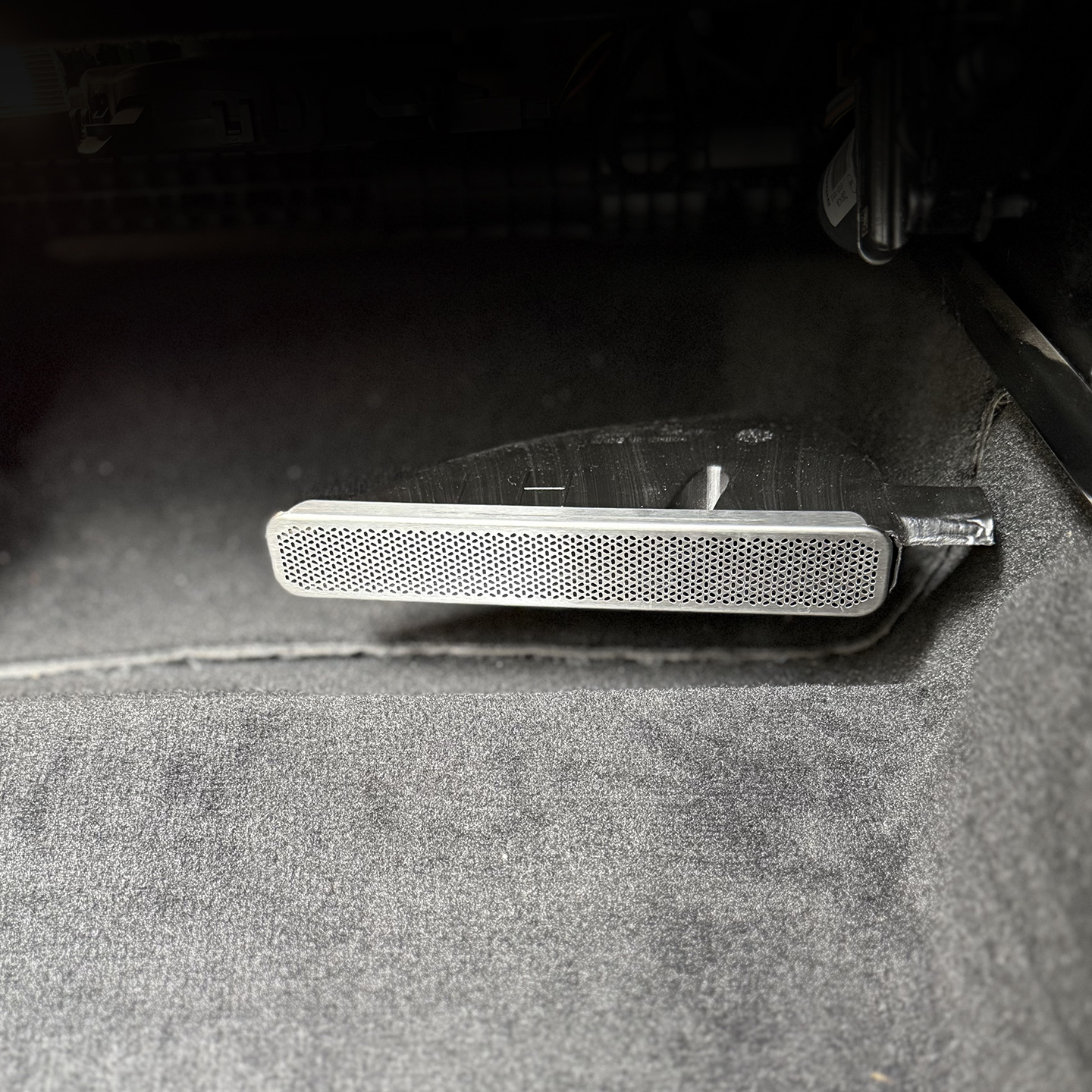 Suitable for Volvo Xc60Xc90S90S60V90 Under-Seat Air Outlet Mask Stainless Steel Interior Modification Dustproof
