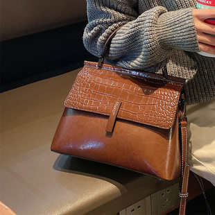 Elegant one-shoulder bag, crocodile print