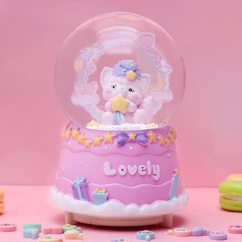 Anime japonés mismo estilo Crayon Shin-chan y Little White Crystal Ball Music Box Creative Piaoxue Music Box Regalo para estudiantes