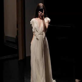 法式轻婚纱新娘订婚礼服裙女2025新款V领连衣裙子夏气质度假长裙