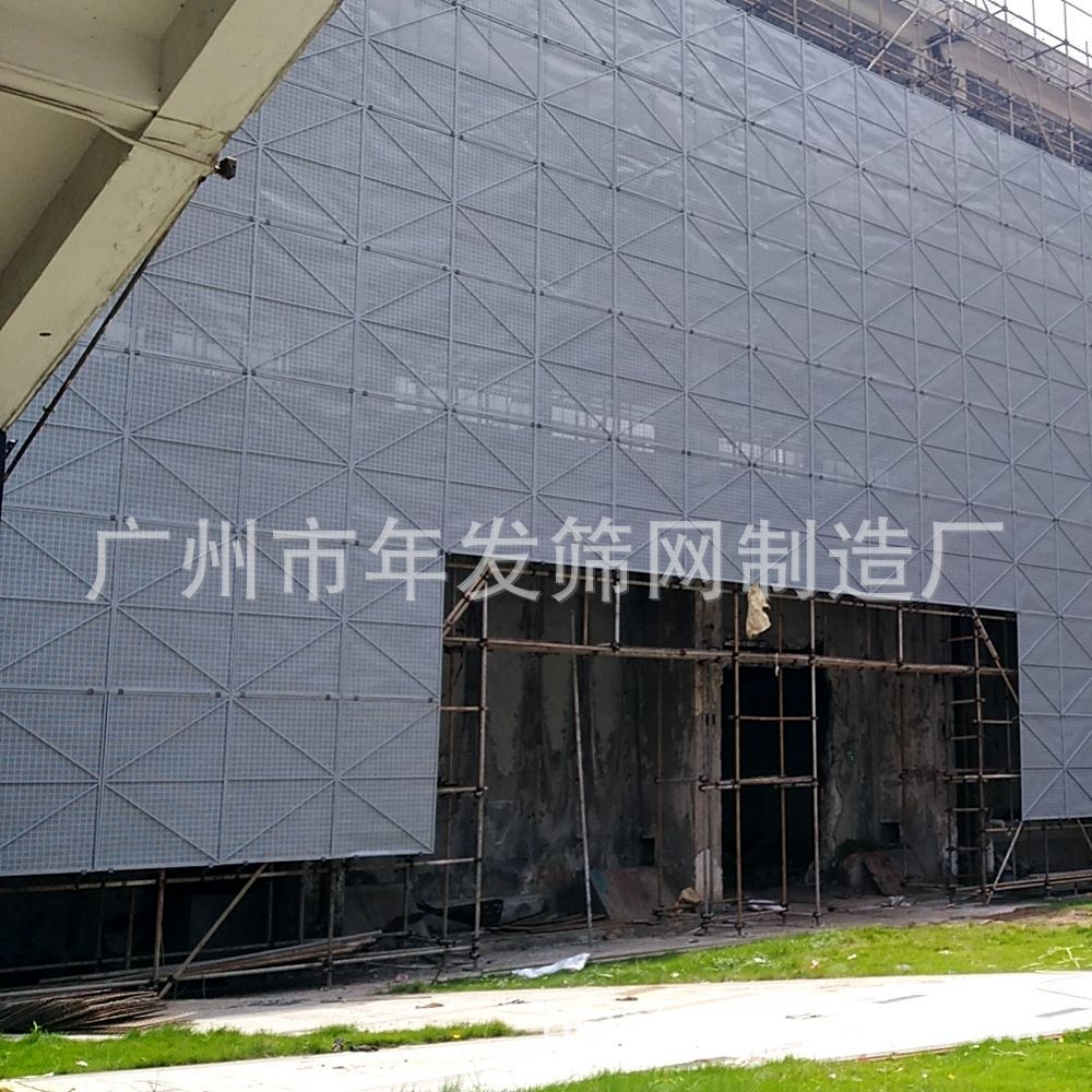 金属冲孔洞洞板 施工脚手架外围防坠落防护网 现货浅灰色爬架网