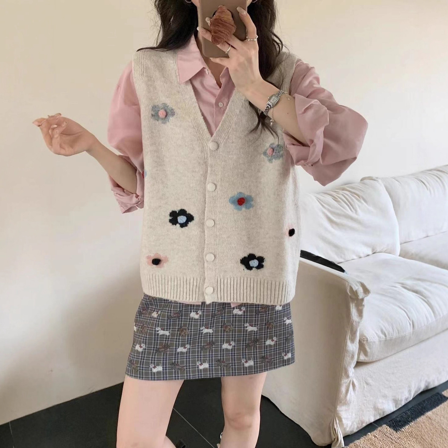 2025春秋季立体花马甲森女系宽松显瘦复古外搭叠穿针织背心 9355