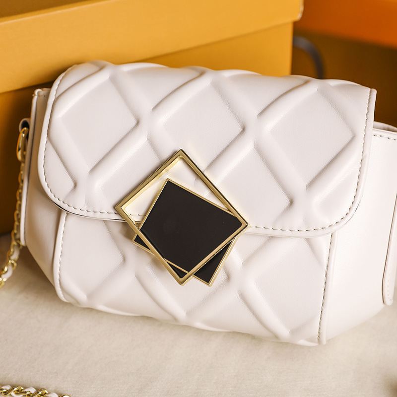 Women's Bag 2023 New Trend Fashion Small Golden Ball Chain Bag All-match Rhombus High-end Single Shoulder Messenger Bag_voghion.com