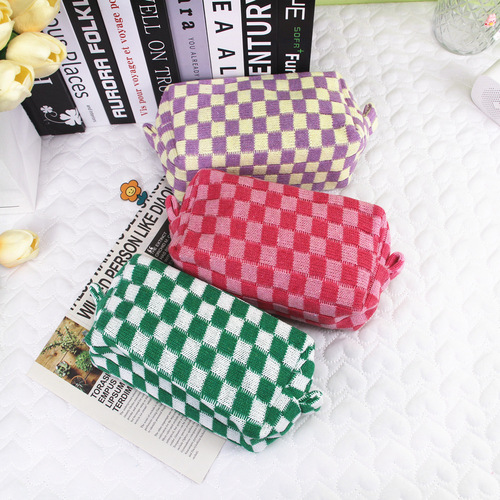New ins style checkerboard knitted cosmetic bag contrasting wool plaid large capacity storage organizer bag pencil bag