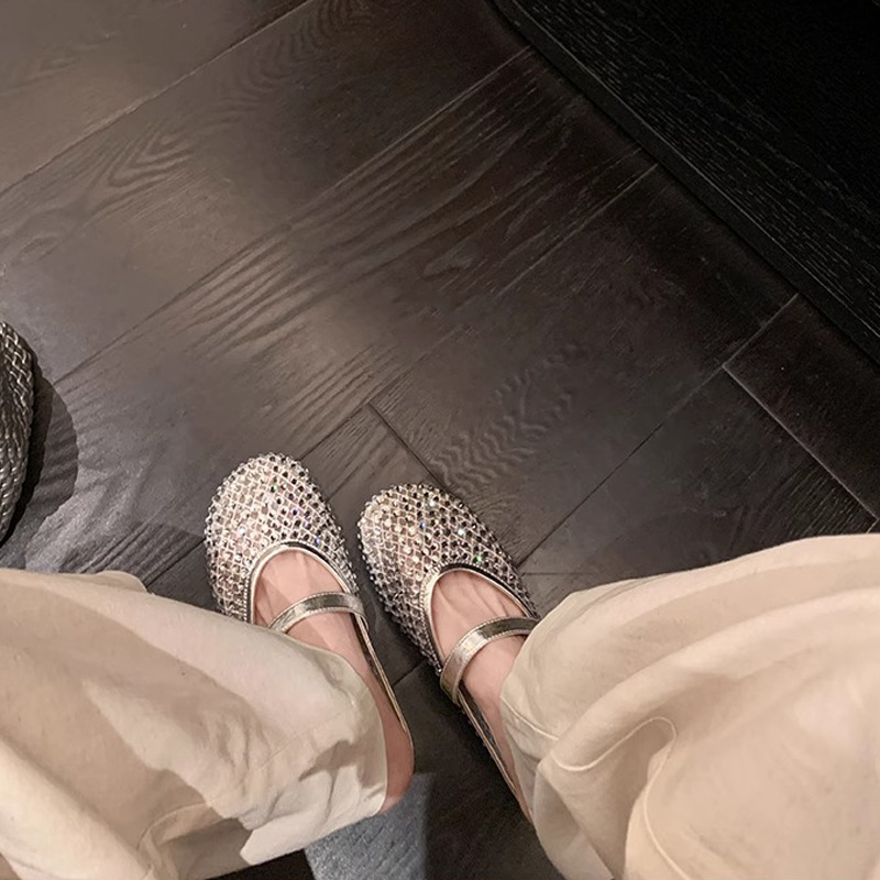 Hilo de malla streamer ~ Pantuflas de vacaciones Baotou con hebilla transpirable de malla de diamantes de imitación