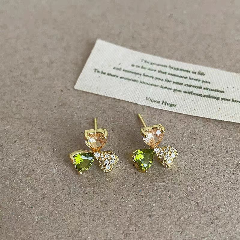 精致可爱三叶花耳钉简约时尚超仙设计感耳环韩国轻奢简约个性耳饰