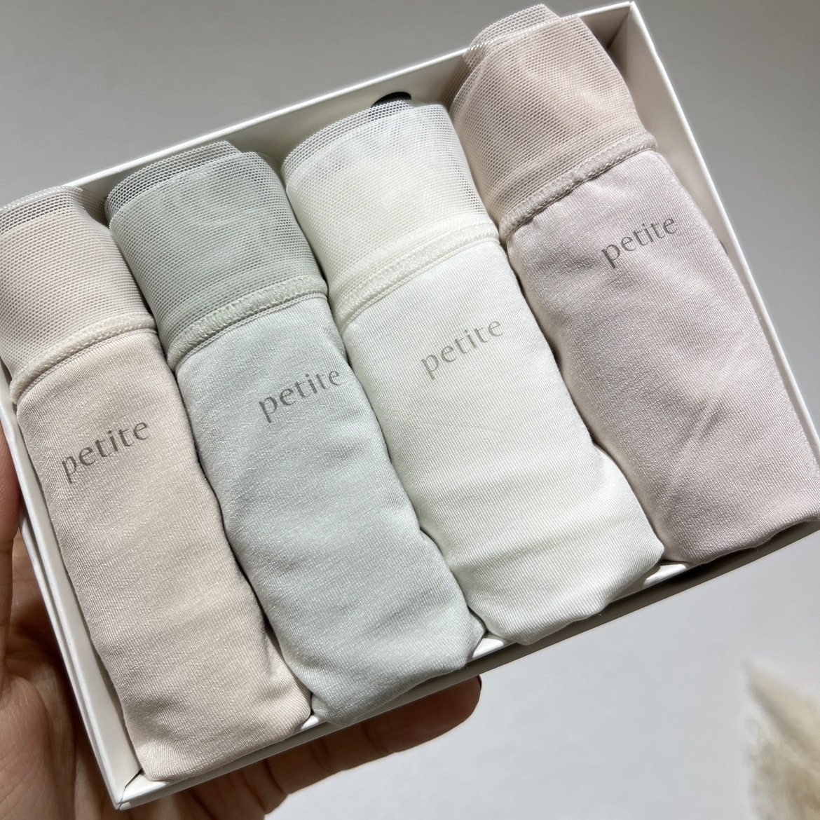 petite字母蕾丝中腰莫代尔无痕内裤女春夏软糯包臀短裤白均码其他