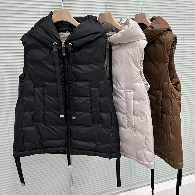 Vest with down with hood sleevless