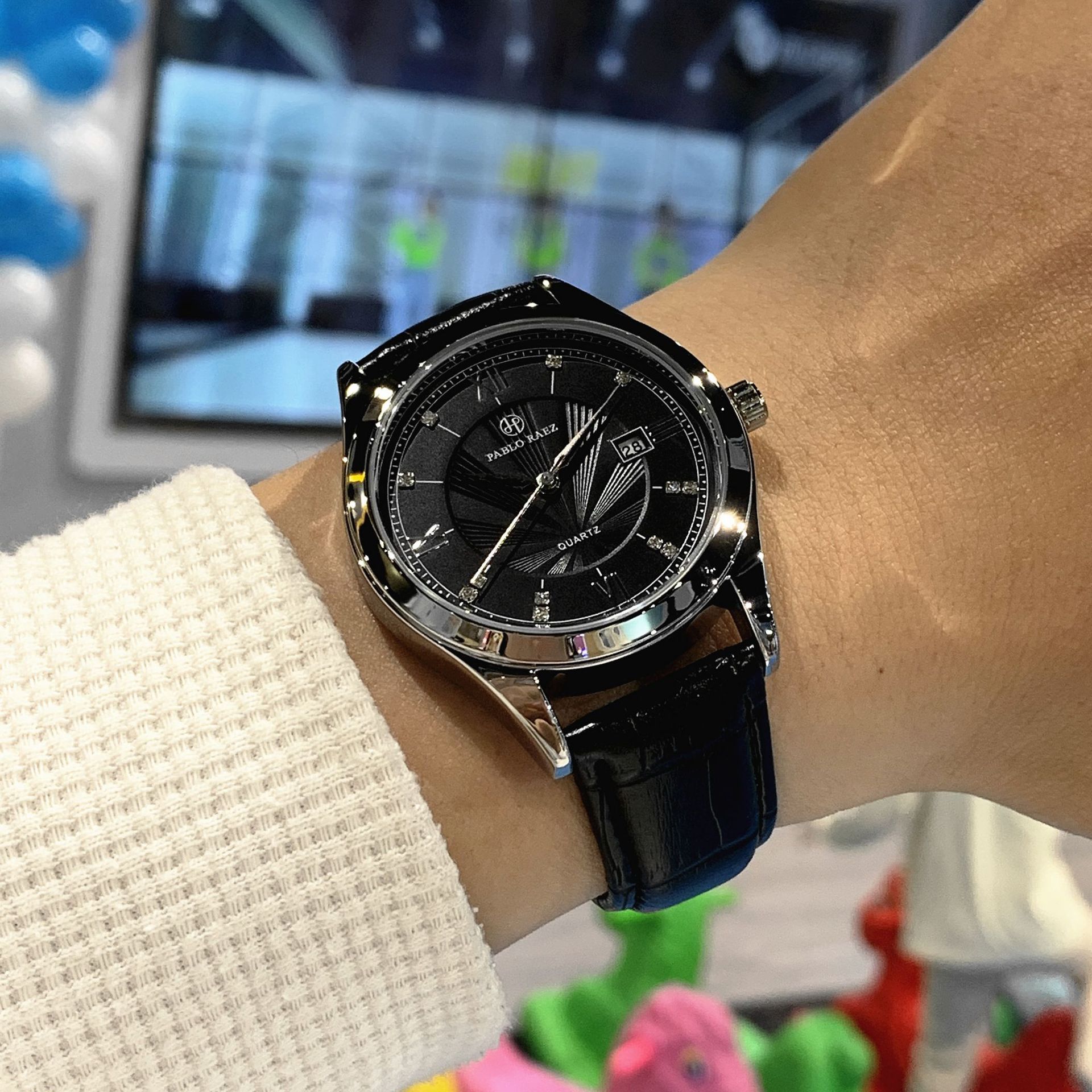 Douyin live broadcast popular men's high-quality stainless steel watches with good looks and cross-border e-commerce hosting and wholesale delivery_voghion.com