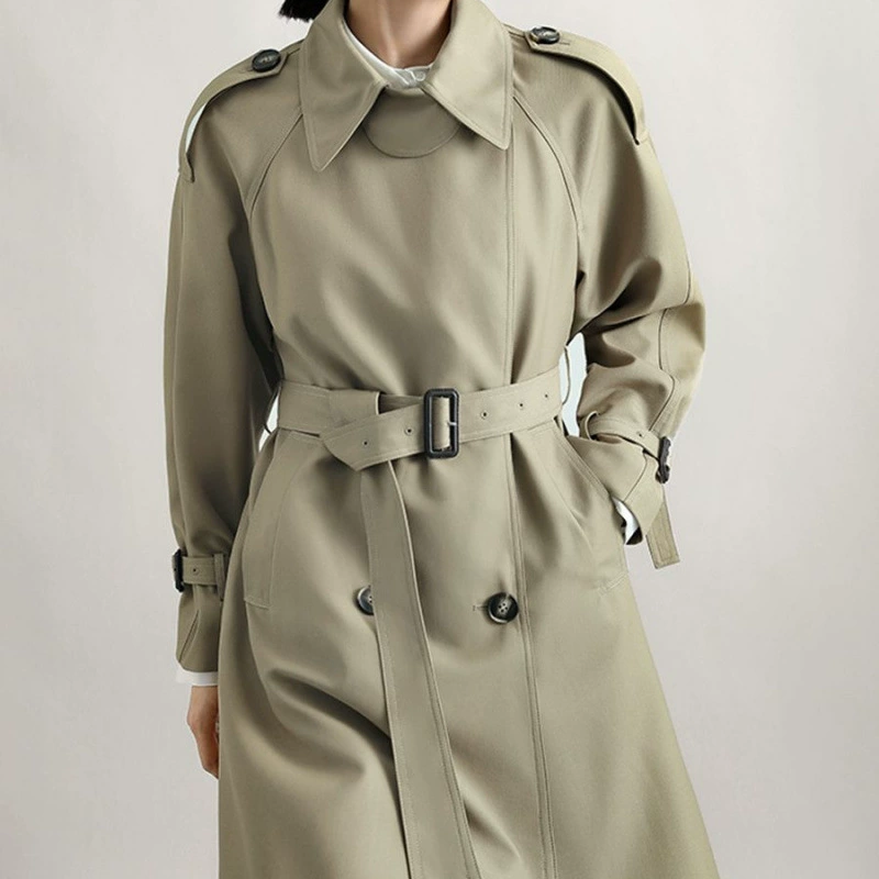 Женская ветровка выше колена средней длины в британском стиле, весна и осень 2024 года, популярное в этом году высококачественное пальто с небольшим воротником-стойкой.