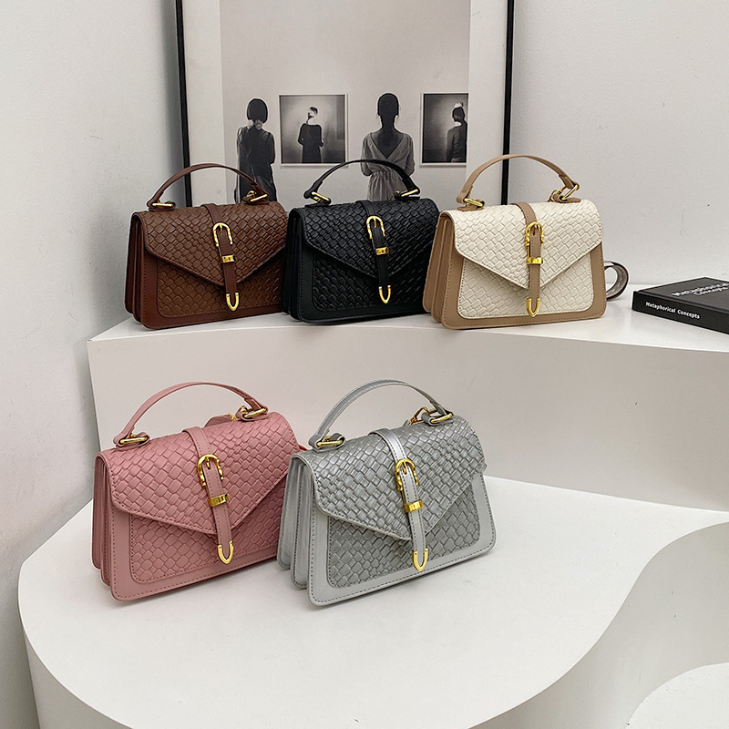 Moda y tendencia costura contraste color mujer 2025 nuevo bolso diagonal de un solo hombro retro tejido pequeño bolso cuadrado textura bolso