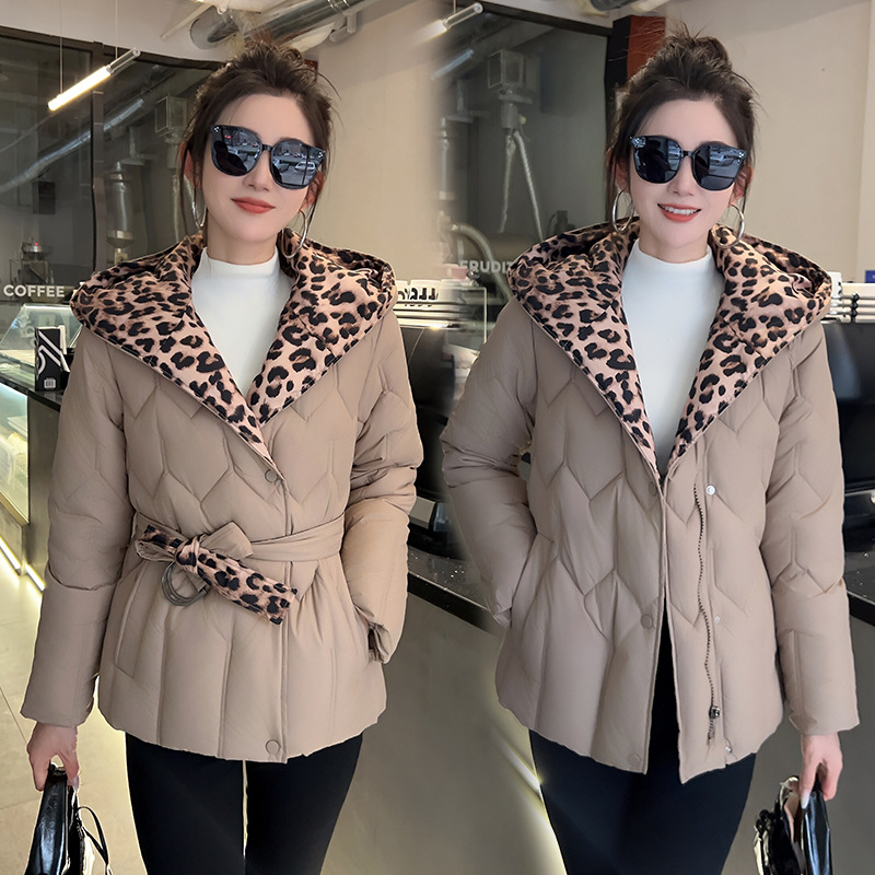 Algodón mujer corto encapuchado leopardo color contraste chaqueta de moda de invierno nuevo temperamento de algodón de estilo occidental