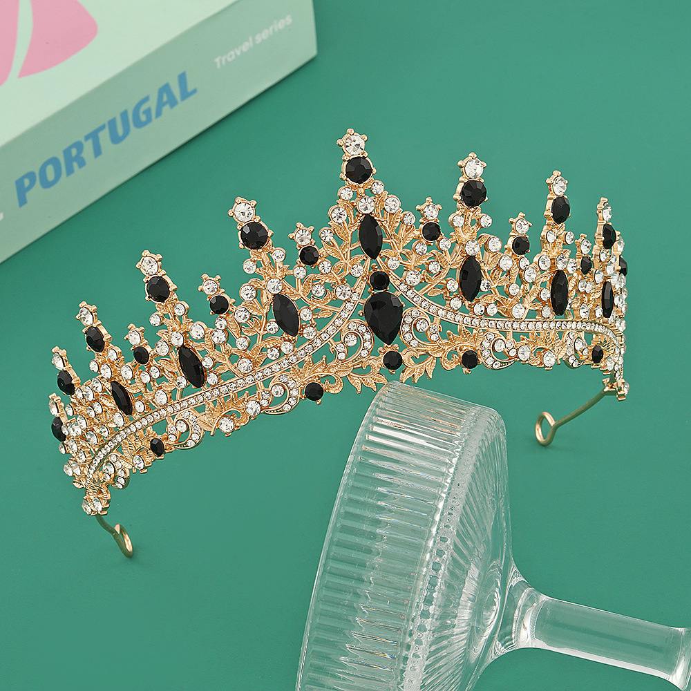 Corona dorada + diamante negro