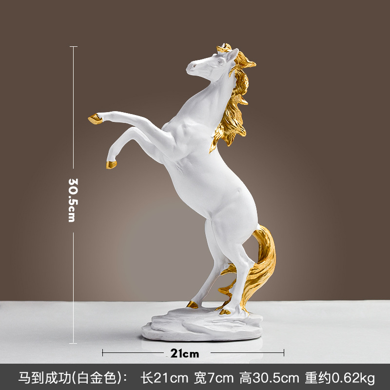 人気の馬の像、軽くて豪華な家の装飾品、リビングルームのエントランスホールのテレビキャビネットの装飾、幸運の馬年工芸品