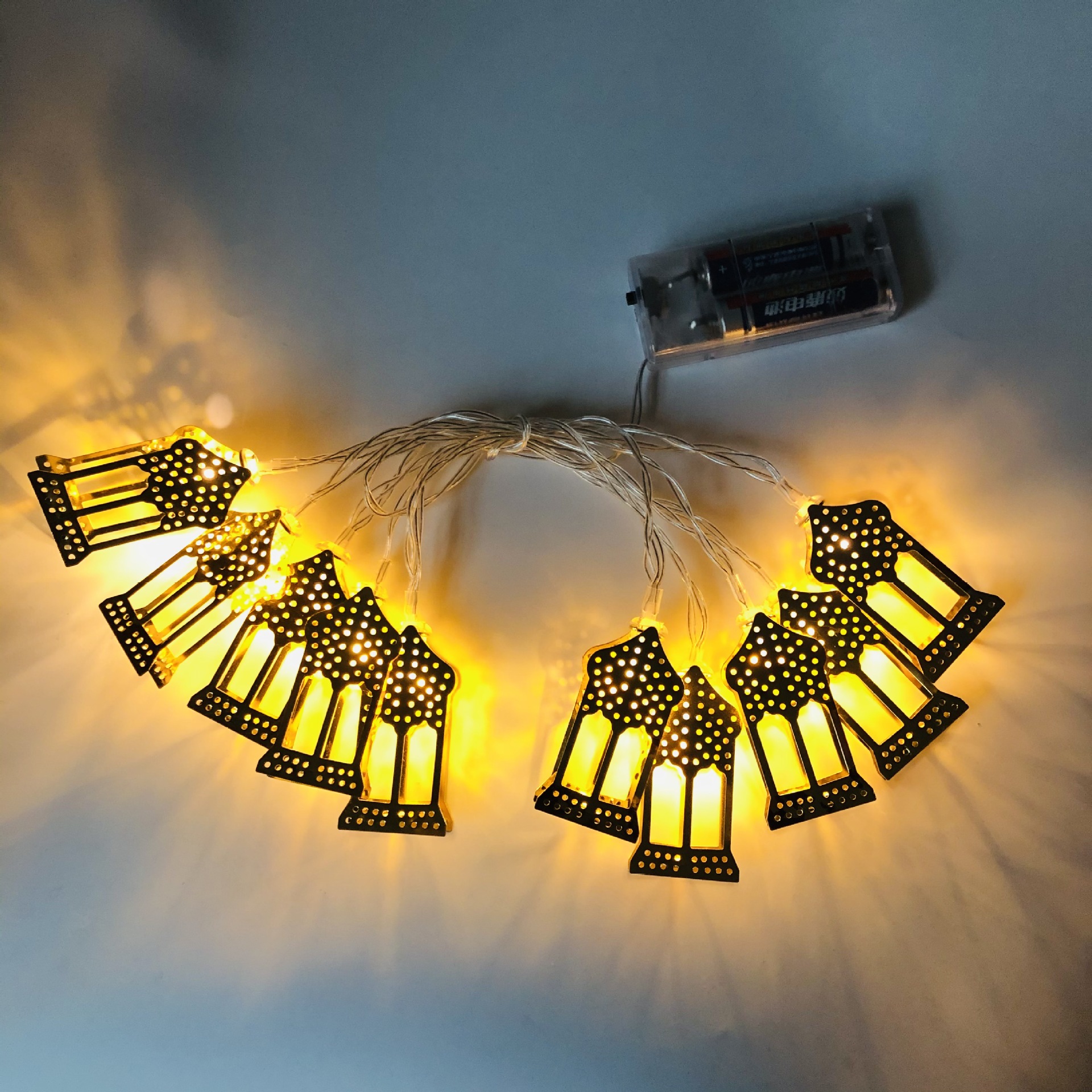 Nuevo LED de hierro forjado Luna Castillo gulbang Festival patio luz la secuencia decoración del partido Festival Amazon