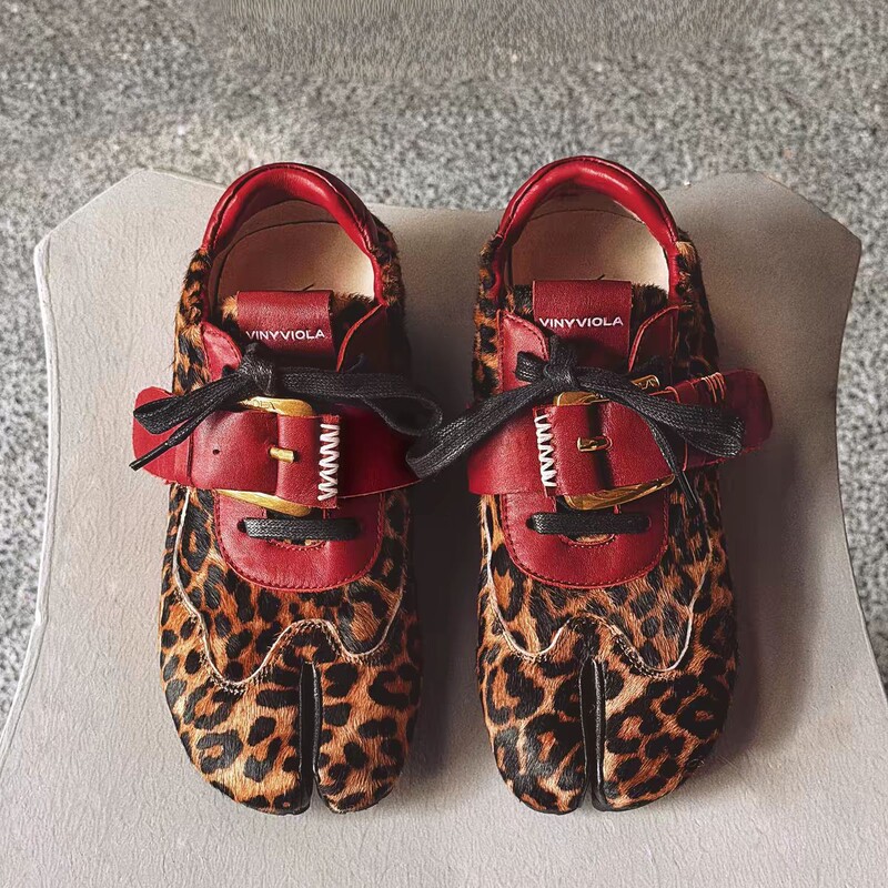 Fall/Winter 2026 retro designer limited edition leopard print buckle split-toe German training height-increasing women's casual shoes