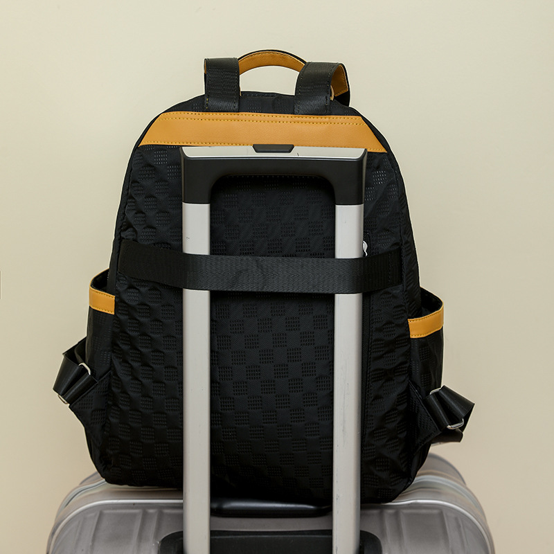 2024 otoño nuevas señoras mochila de nailon moda todo-fósforo viajes al aire libre contraste color mochila de gran capacidad al por mayor