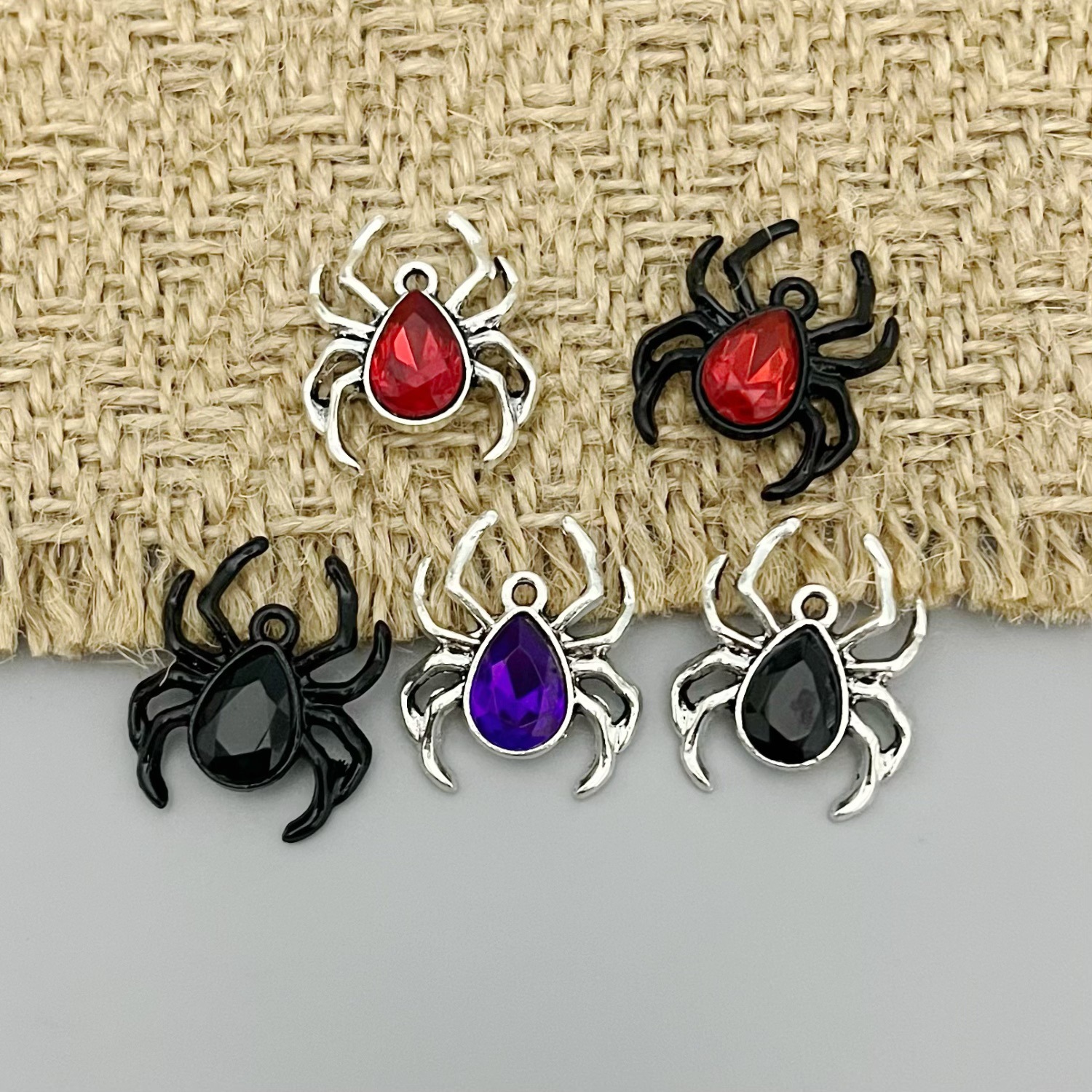 European and American New Halloween DIY Alloy Jewelry Accessories Electrophoresis Black Spider Pendant Pendant Accessories