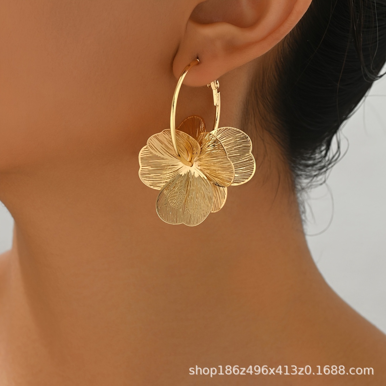 Cross-Border Gold Flower Earrings, High-End Earrings, Fashionable Niche Exaggerated Ear Hoops, Sweet and Elegant Earrings for Women