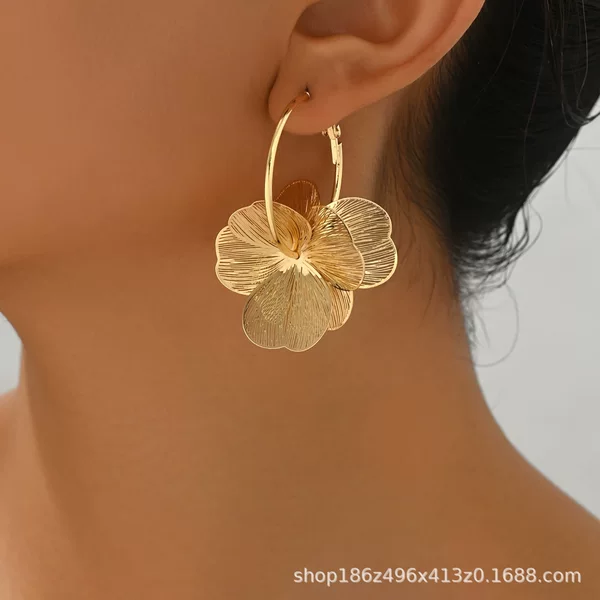 Cross-Border Gold Flower Earrings, High-End Earrings, Fashionable Niche Exaggerated Ear Hoops, Sweet and Elegant Earrings for Women