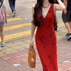 ローズレッド V ネックサスペンダードレス女性の夏のウエストバッグヒップ休暇スカートロングスカート女性の夏のドレス