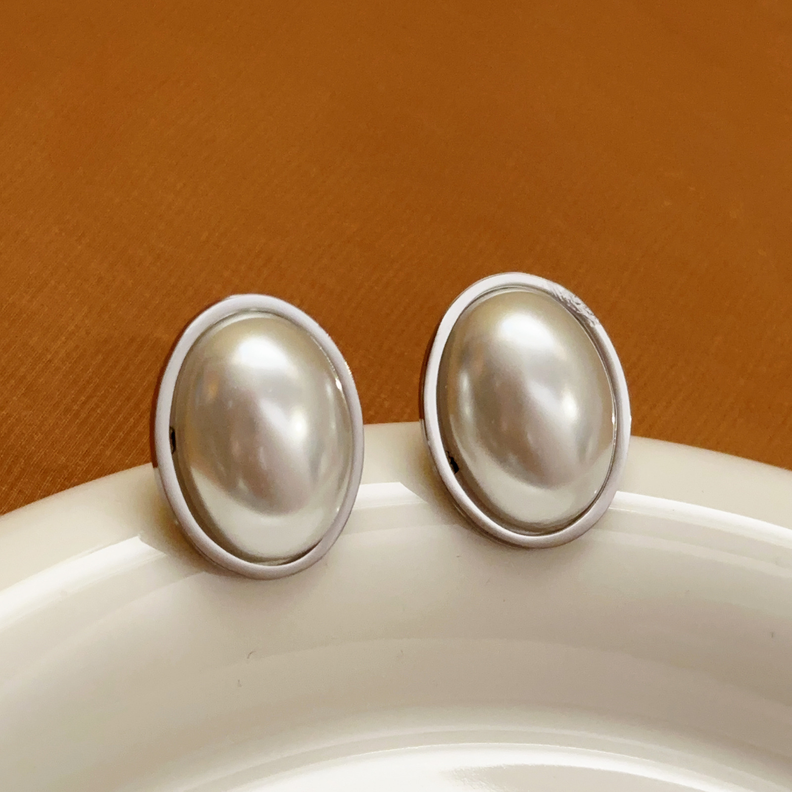 Traje de joyería de acero de titanio transfronterizo para mujer, temperamento retro, sentido de alta gama, sin decoloración, joyería de perlas de nicho al por mayor