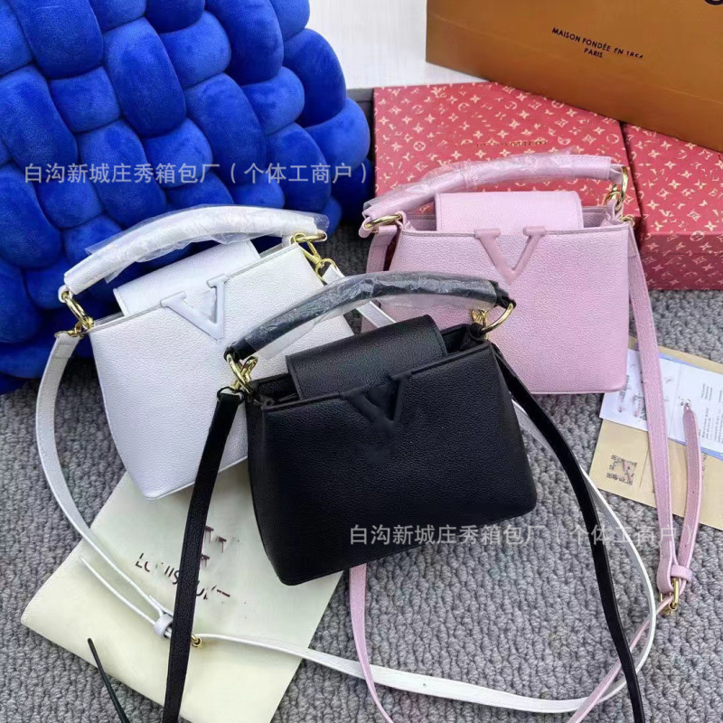 女性のためのバッグ 2024 春の新ホットスタイル ins ダイアナ妃バッグ女性の多層小さな正方形バッグショルダーバッグクロスボディバッグ|undefined