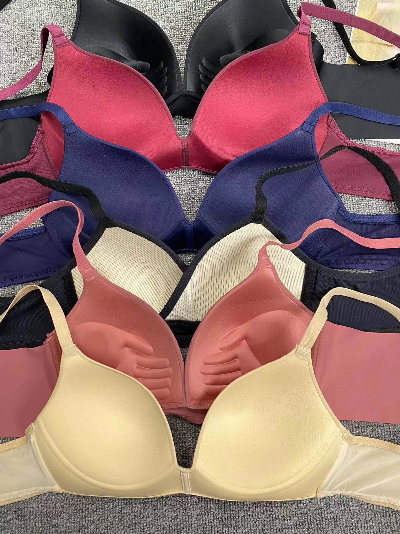 Diverso exterior sola pieza nueva brillante ropa interior sin costuras sexy anillo de acero suave sujetador colección de pecho sujetador anti-flacidez