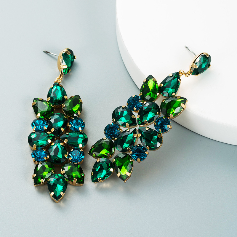 Boucles D&#39;oreilles Pendentif Fleur Strass Couleur Rétro En Gros Nihaojewelry display picture 3