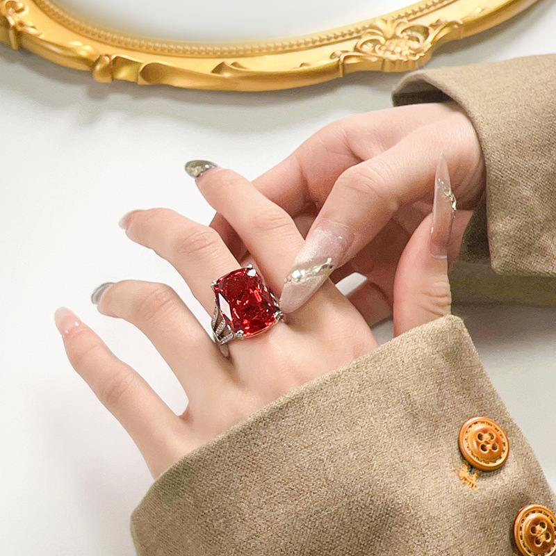 2025 nuevo estilo Zhuang Shengsheng joyería fondo de cobre chapado en oro simulación rojo anaranjado circonio anillo retro piedra principal femenina 15*20