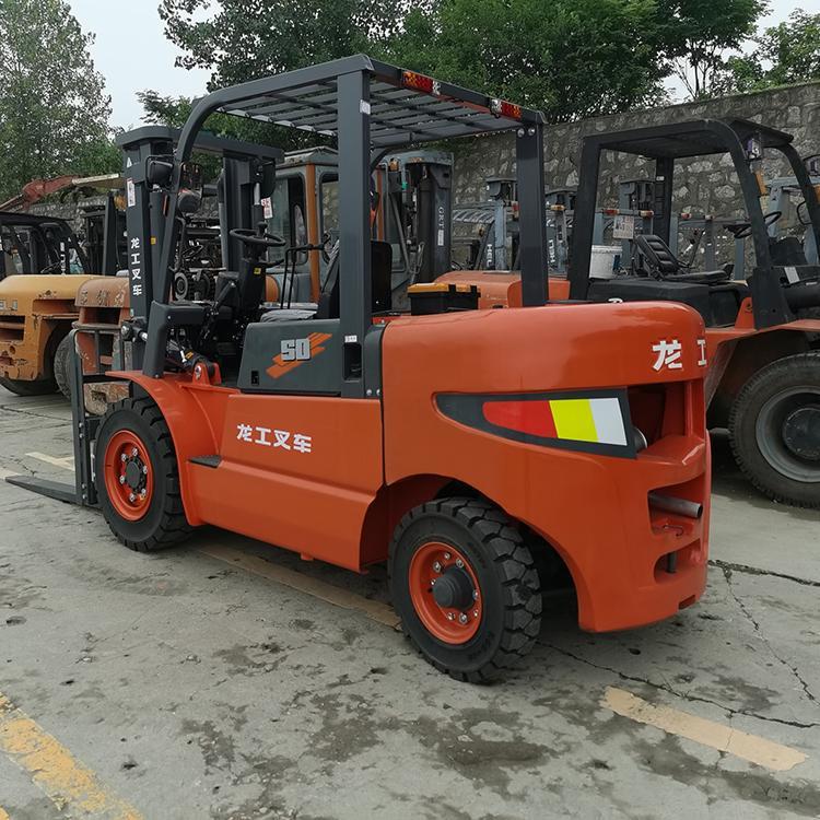 龙工5吨内燃叉车 动力环保强劲操作平稳 多年用户品鉴服务可靠