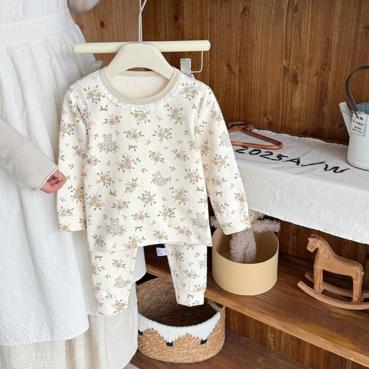 Pijamas infantiles de terciopelo de invierno calentador conjunto de ropa interior sin hueso engrosado chaqueta de otoño para niños y niñas pantalones de otoño para bebés ropa para el hogar