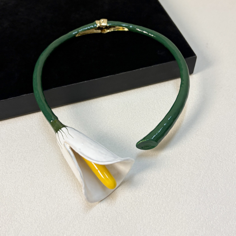 European and American vintage niche enamel oil-drip three-dimensional lily of the valley flower brooch, stylish and unique ring, bracelet, and necklace set