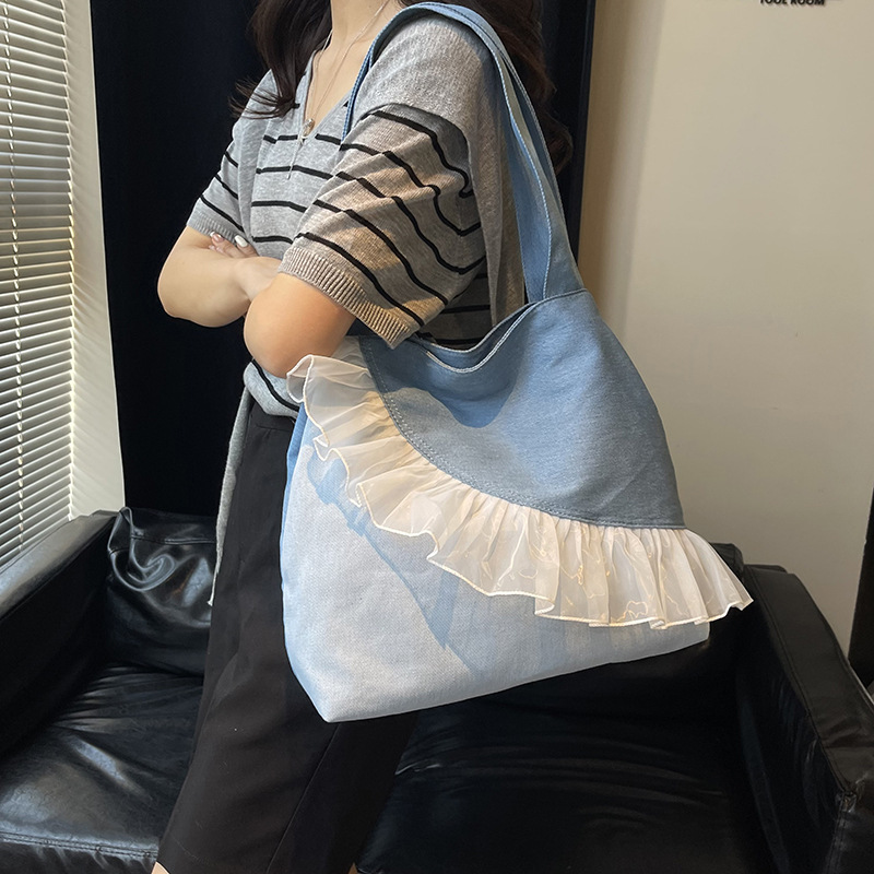 Versión coreana del bolso de nicho 2025 verano nuevo bolso femenino bolso de encaje lindo bolso de hombro de color de contraste de gran capacidad