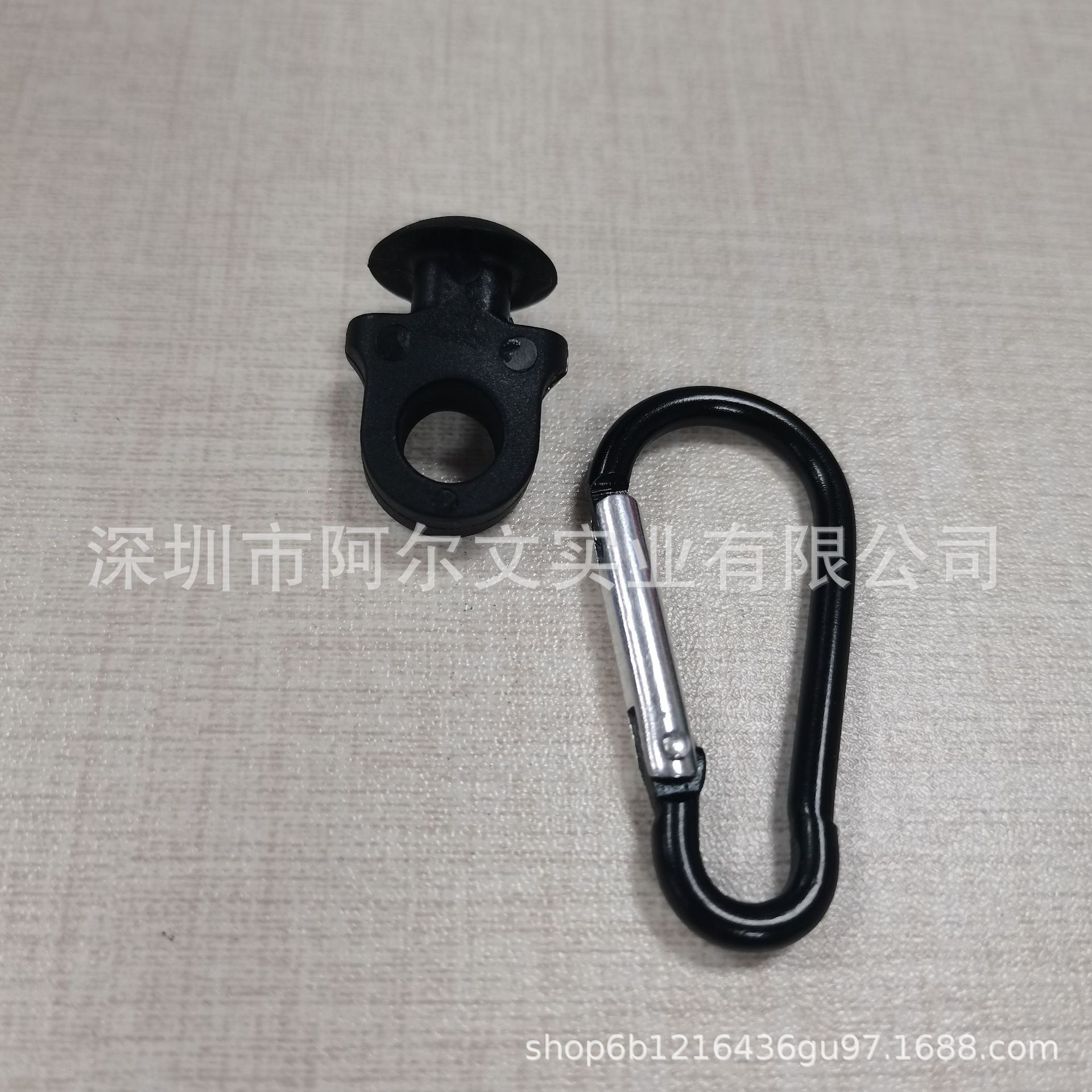 검은 버섯 머리 + 카라비너