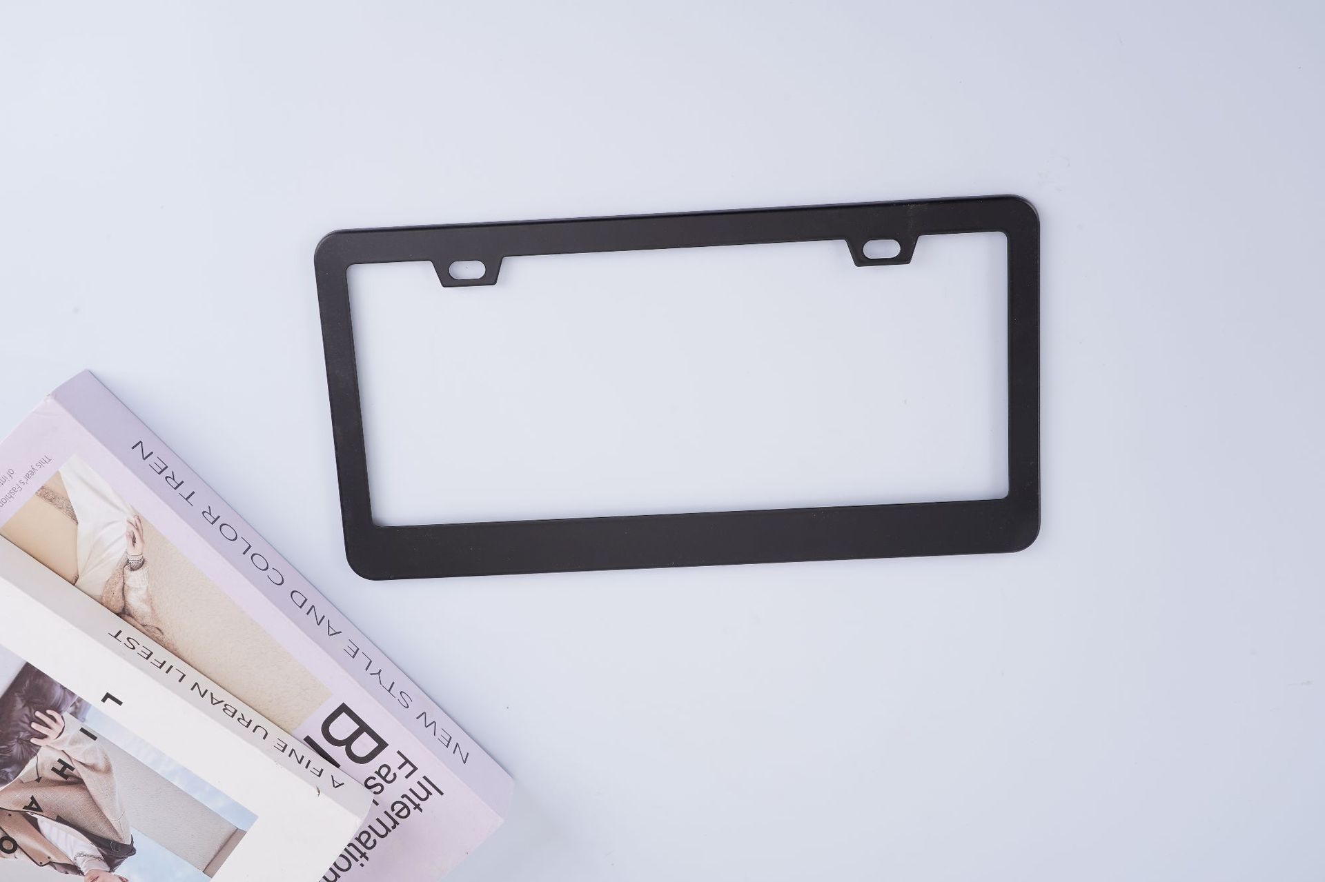 Manufacturer wholesale cross-border narrow-edge thin-edge stainless steel 2-hole license plate frame aluminum alloy stainless steel license plate holder cross-border
