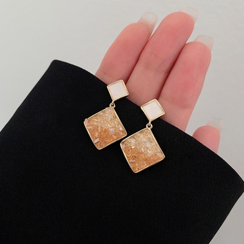 Elegant geometric square earrings