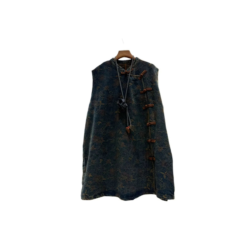 Distressed vintage Chinese-style casual personalized denim vest shirt with a high-end retro design featuring an oblique placket and button closure Distressed vintage Chinese-style casual personalized denim vest shirt with a high-end retro design featuring an oblique placket and button closure