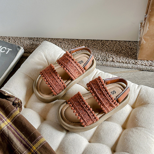 Girls 'national style sandals, summer new casual soft sole, small and medium-sized children's retro beach shoes