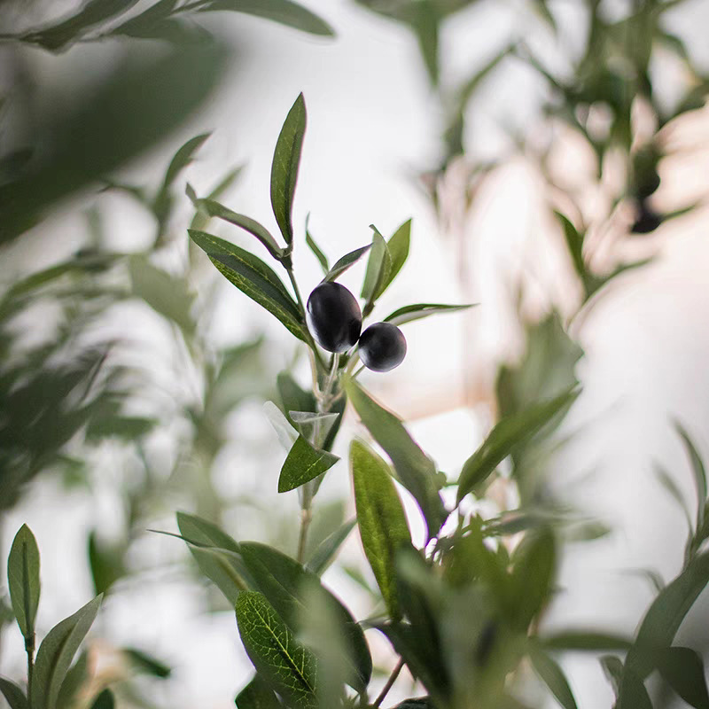 型の造花の木のつり鐘の馬に酔って木をシミュレーションします。|undefined