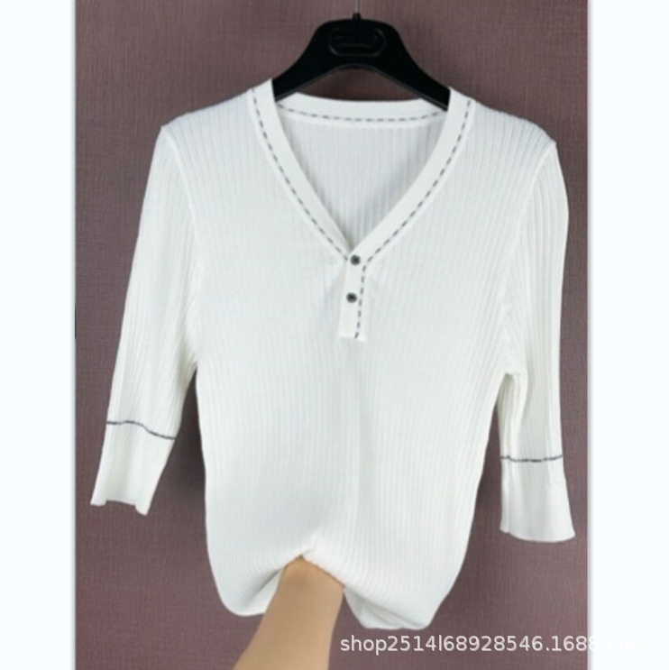 Áo thun nữ cổ chữ V tay lỡ ôm sát phối sọc băng lụa — Màu đen