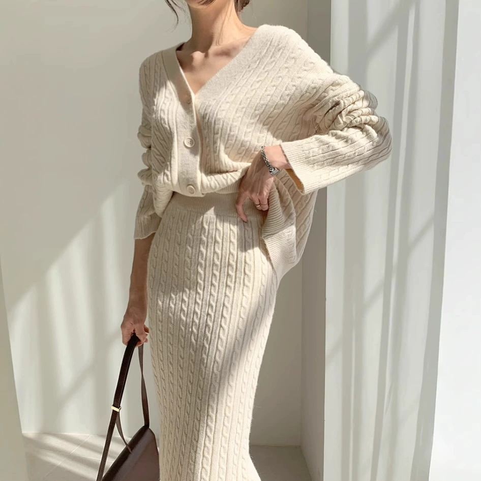 Осень-зима 2025 г., ленивый темперамент, тонкий персонализированный вязаный свитер, женский кардиган, куртка, закрывающая бедра, юбка выше колена, костюм, женская одежда