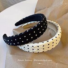 �����Ⲩ�c�ڰ�ɫ�ް�ѩ���l�����Ӻ�̧���B��@�݈AĘ�^���ɐ�