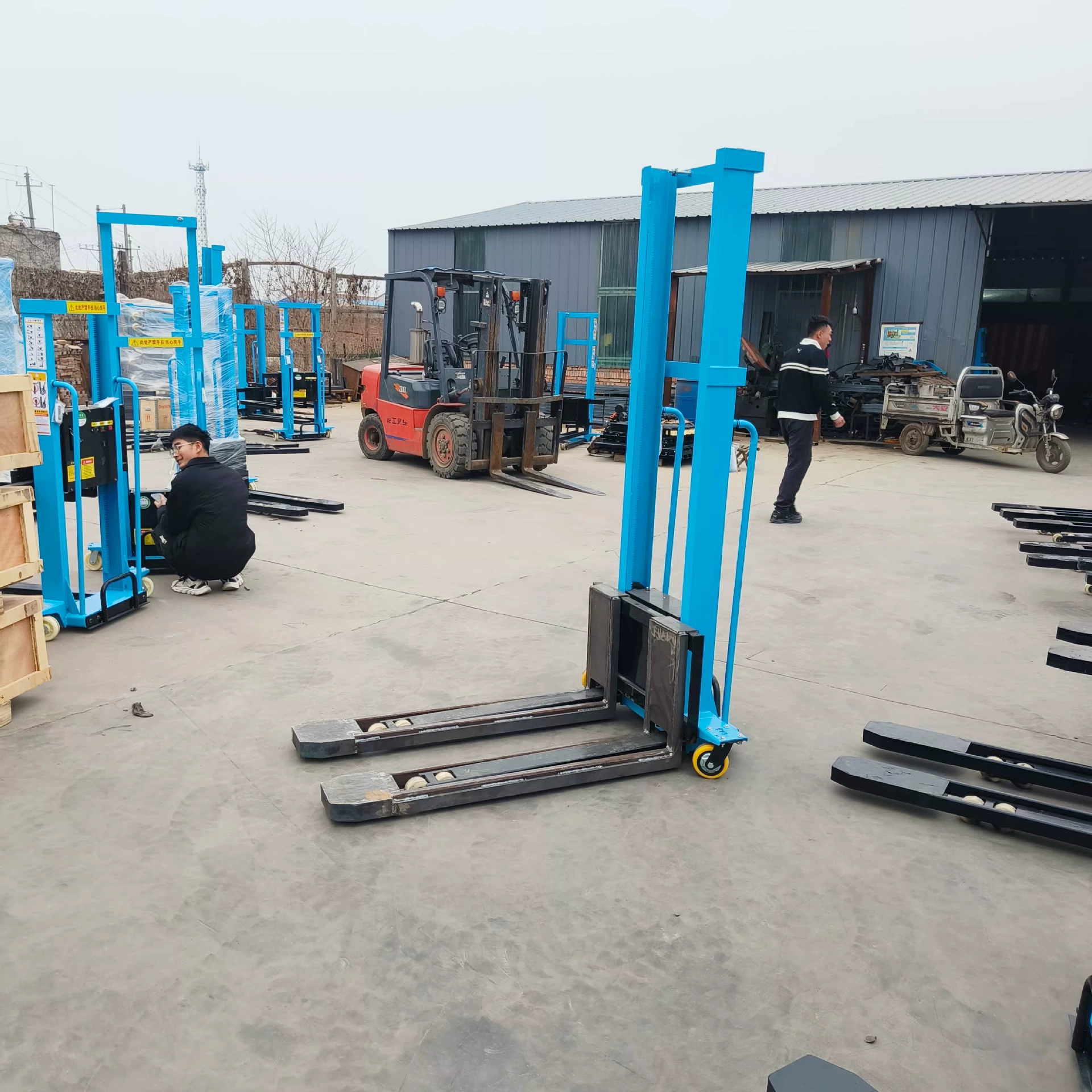 Полностью автоматический бортовой вилочный погрузчик, портативный гидравлический штабелер, погрузочно-разгрузочный артефакт