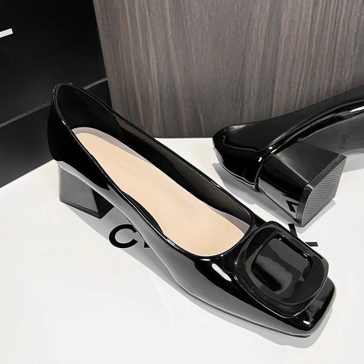 Cabeza cuadrada zapatos de talón grueso para mujeres 2025 primavera nueva hebilla cuadrada francesa color desnudo temperamento ligero zapatos de cuero lacado de talón 5cm