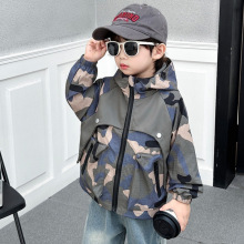 男童秋季迷彩外套儿童连帽风衣宝宝冲锋衣2025新款春秋夹克衫衣服