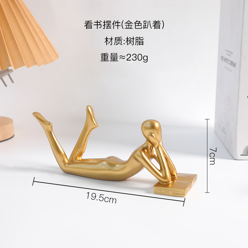 北欧のアイデアの小さいサイズの沈黙は金のカバーの3つの抽象的な樹脂の彫刻で飾られています。|undefined