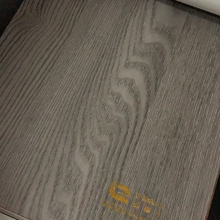 常年现货供应珠光闪银高光白吸塑膜皮波浪板木塑格栅板包覆膜